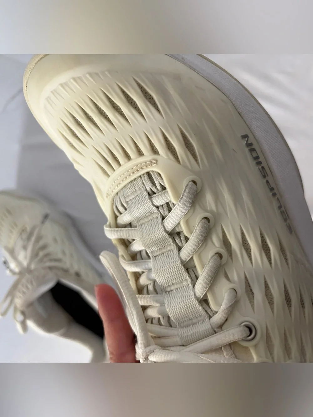 Yonex Power Cushion Eclipsion 3 Tennis Shoes in Off-White women's 8.5 mens 7